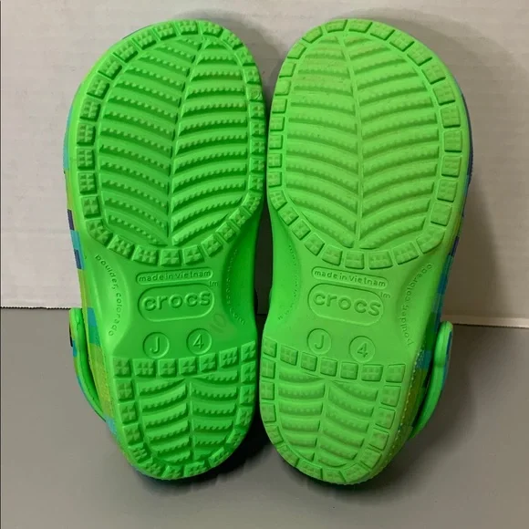CROCS Blue and Green Classic Digi Block Mosaic Design 36/37 Junior Size 4 - Picture 5 of 9